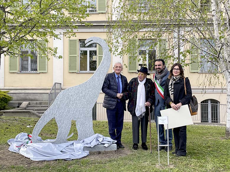 Foto inaugurazione mostra dinosauro moncalieri con Ezio Gribaudo